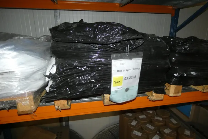 Konvolut Material, ISP-SKE 300-20 Umfang: Palette mit Inhalt
